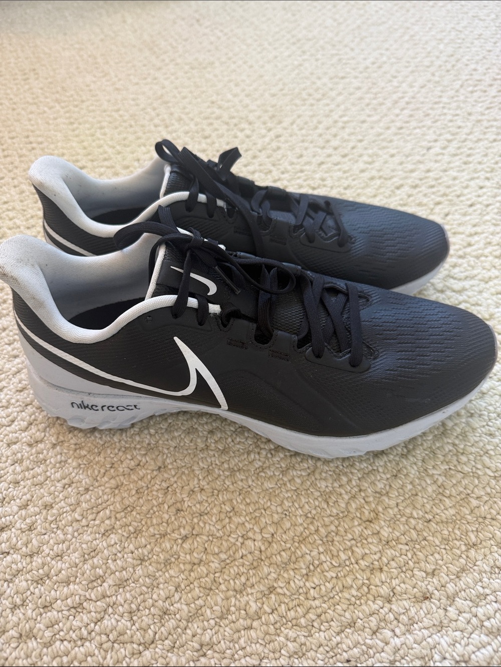 Nike Men's Black and White Athletic Trainers